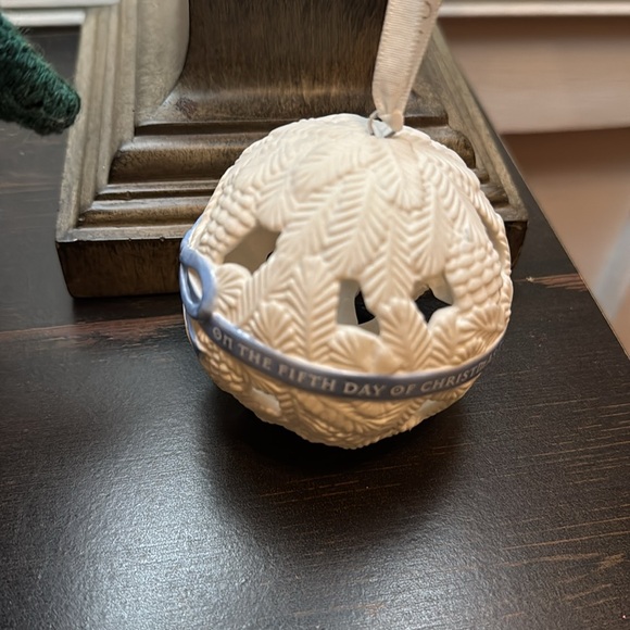 New Wedgwood 5 Golden Rings 12 Days Of Christmas Ornament Jasperware Rare in Box - Picture 4 of 5